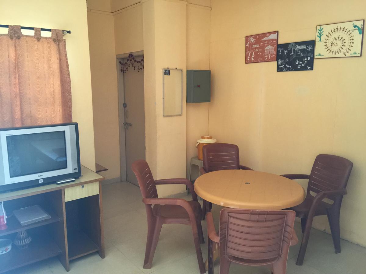 Mtdc Approved Mohiniraj Guest House Насик Экстерьер фото